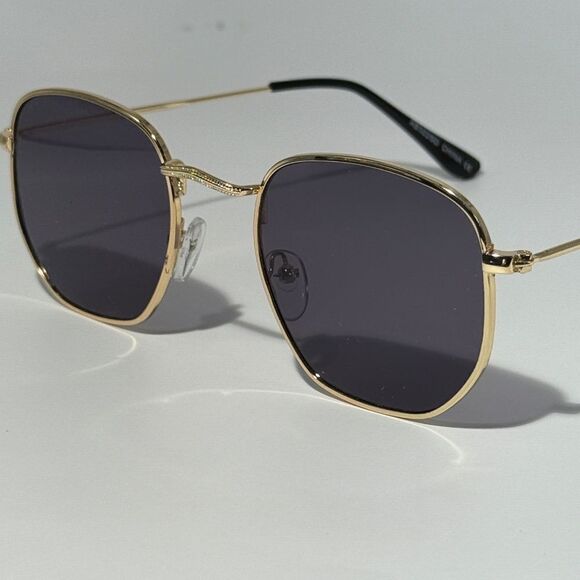 1638 NEW Gold Frame Square Sunglasses Dark Lenses Retro Vintage Style Chic main image 3